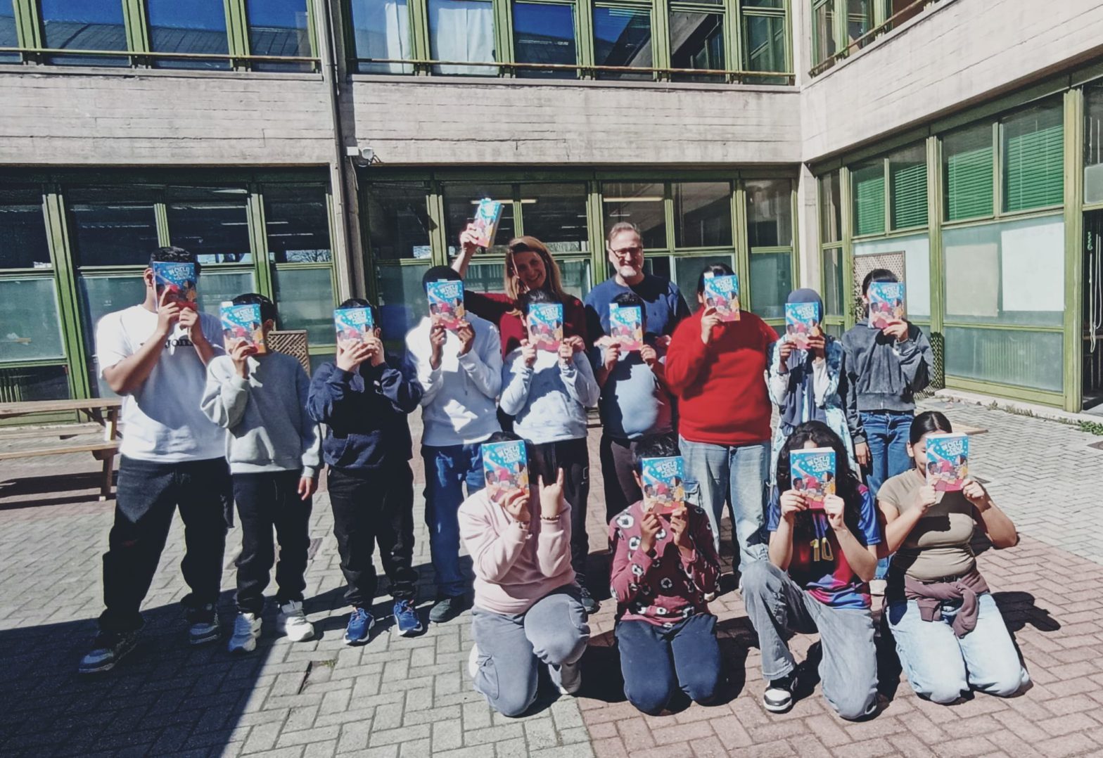 Foto di classe con scrittore Brunialti